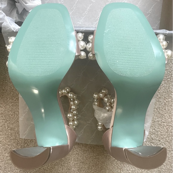 Betsey Johnson “Fay” Blush Heels - Picture 3 of 4
